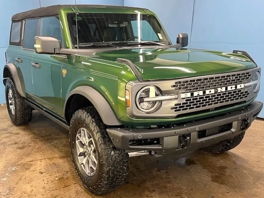 2024 Ford Bronco Badlands photo 1