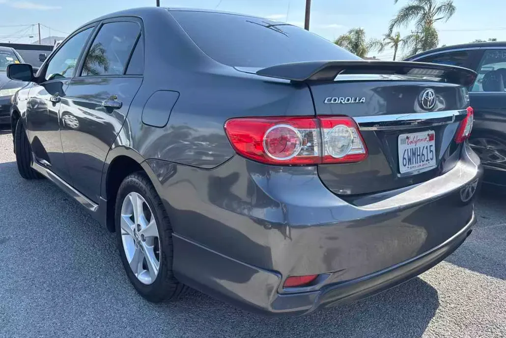 2012 Toyota Corolla L photo 1