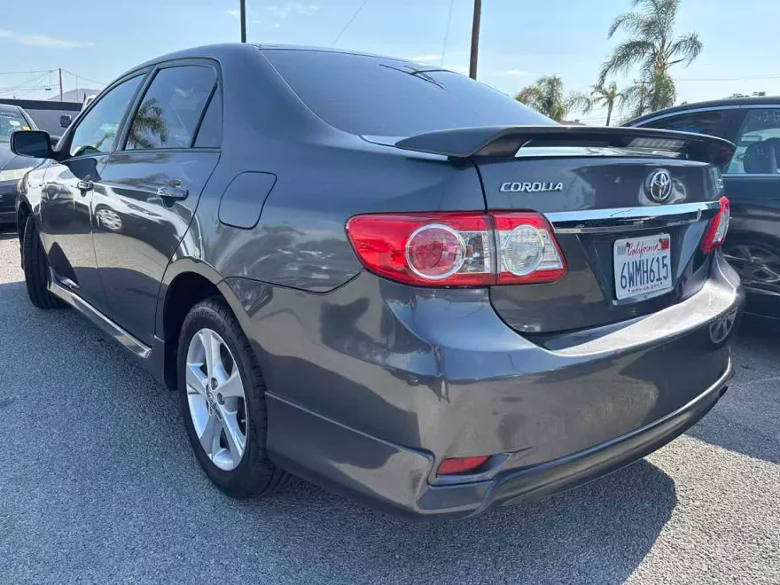 2012 Toyota Corolla L photo 1