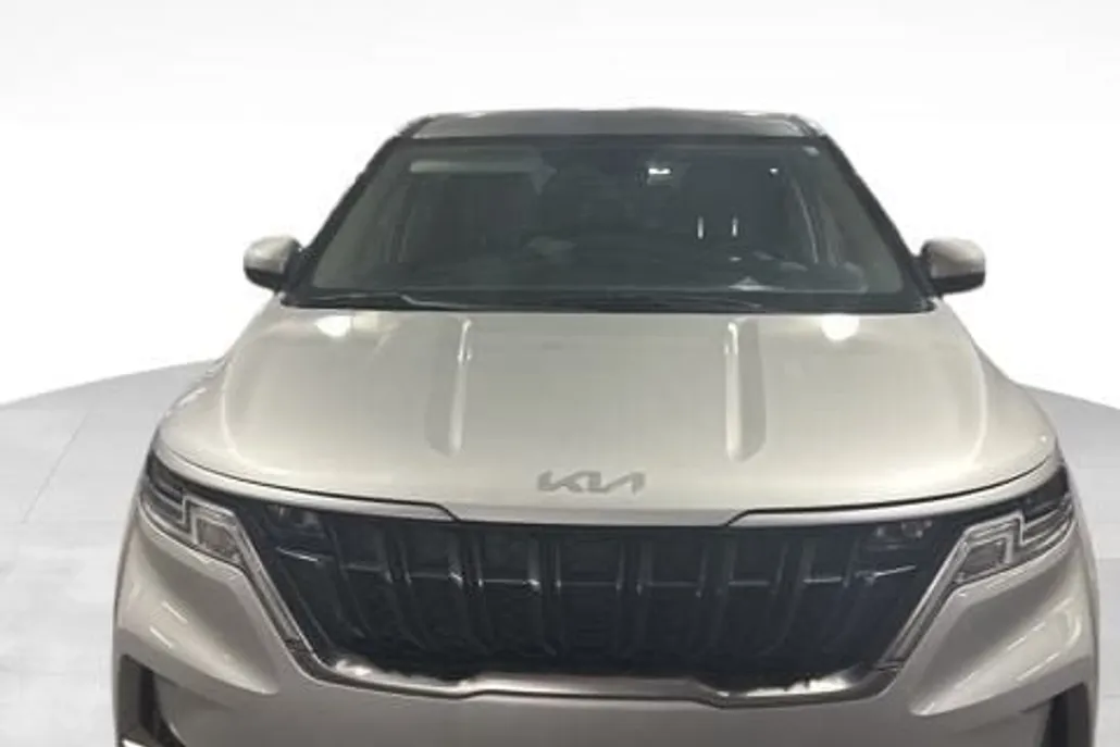 2023 Kia Carnival LX photo 1
