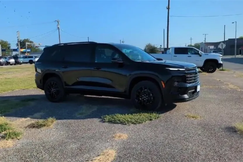 2026 Chevrolet Traverse photo 1