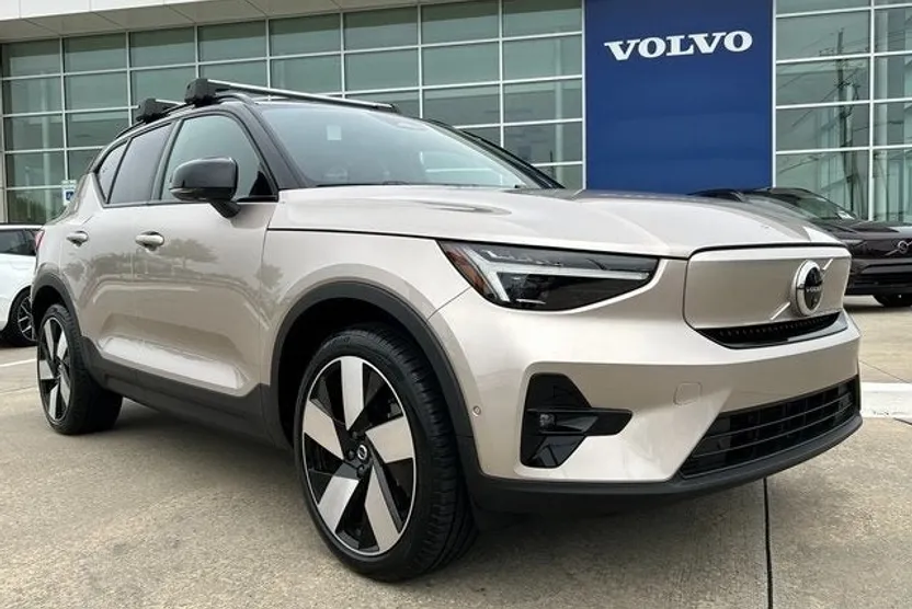 2024 Volvo XC40 Recharge Plus photo 1