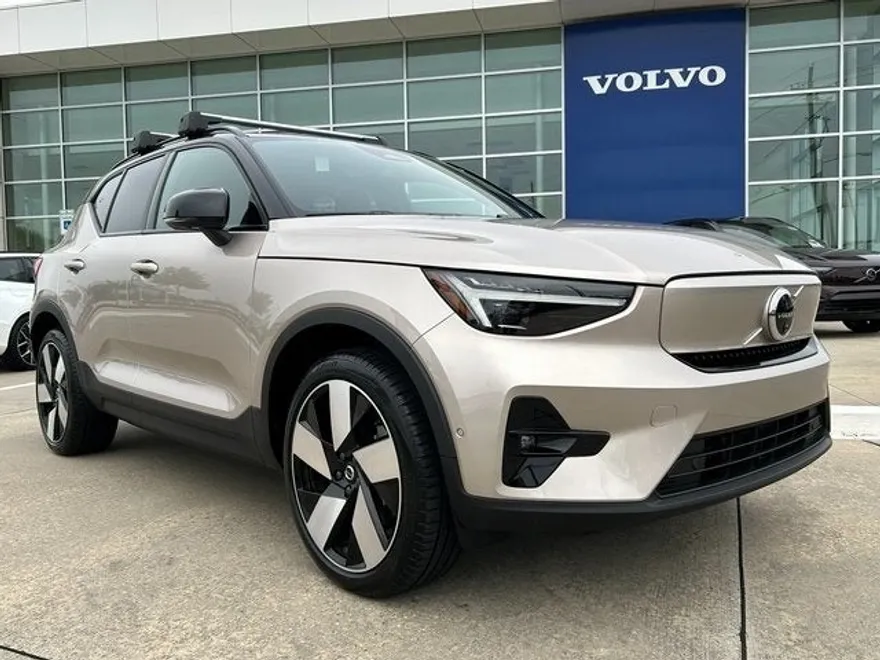2024 Volvo XC40 Recharge Plus photo 1