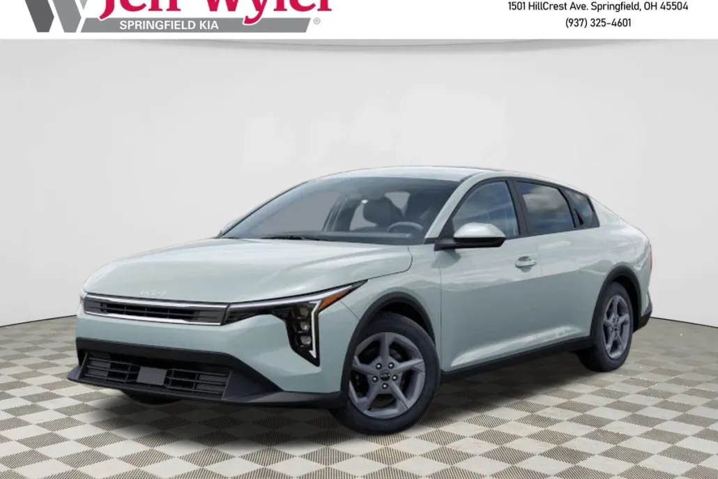 2025 Kia K4 LXS photo 1