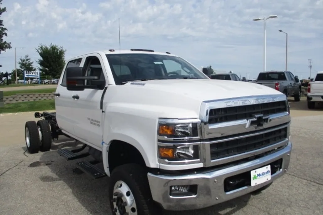 2024 Chevrolet Silverado 5500HD Work Truck photo 1