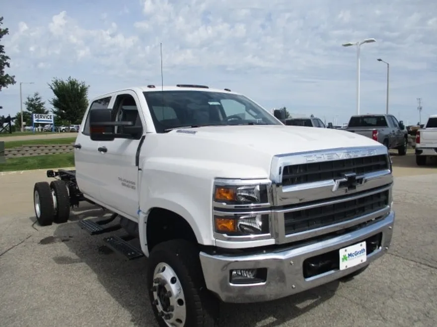 2024 Chevrolet Silverado 5500HD Work Truck photo 1