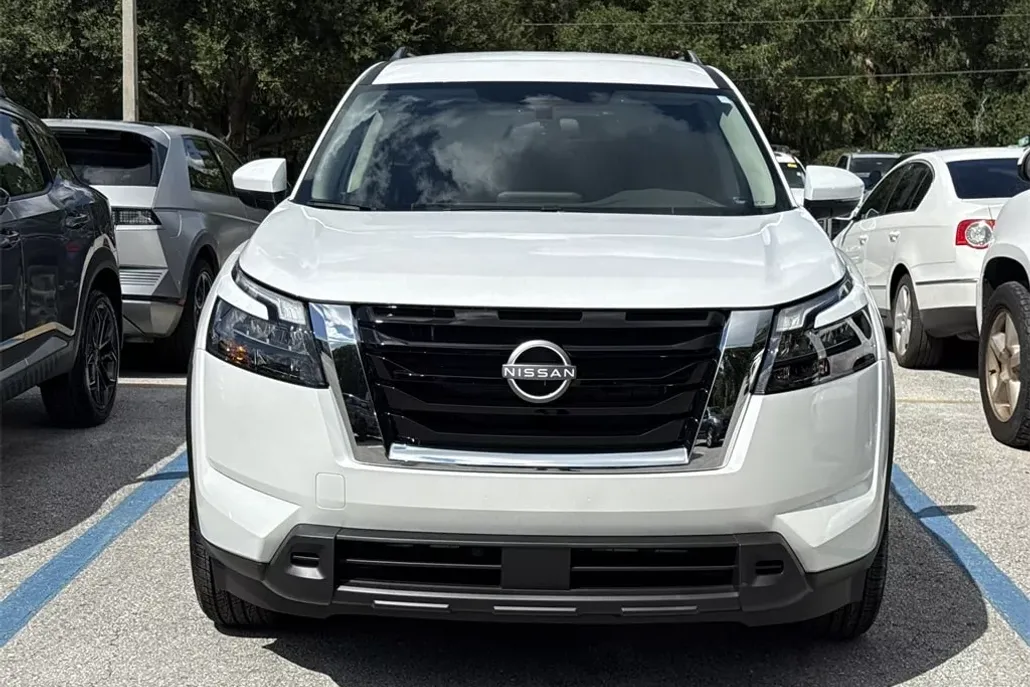 2025 Nissan Pathfinder SV photo 1