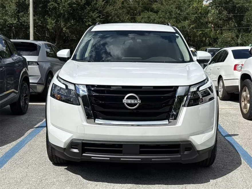 2025 Nissan Pathfinder SV photo 1