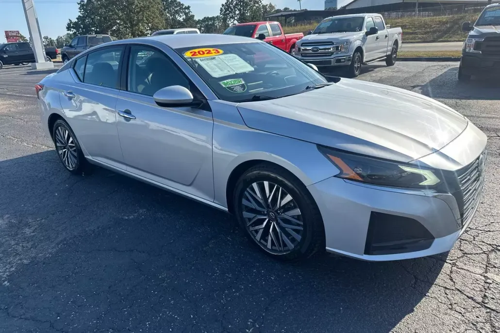 2023 Nissan Altima 2.5 SV photo 1
