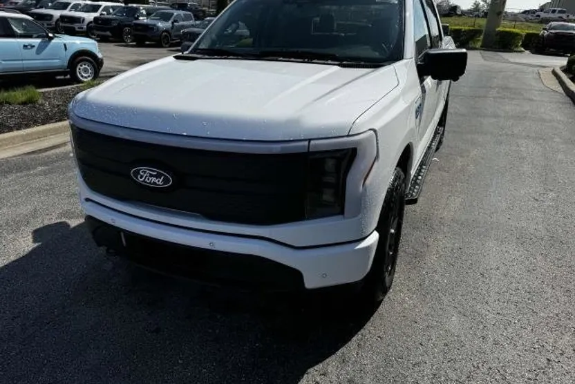 2025 Ford F-150 Lightning photo 1