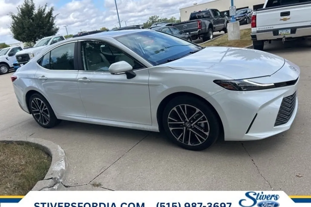 2025 Toyota Camry XLE photo 1