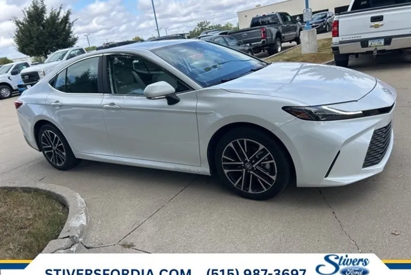 2025 Toyota Camry XLE photo 1