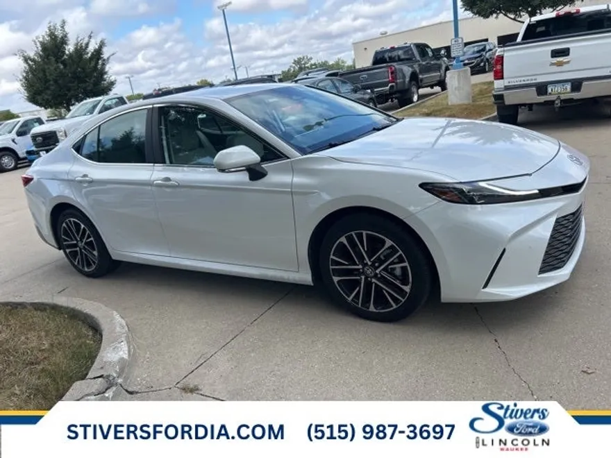 2025 Toyota Camry XLE photo 1