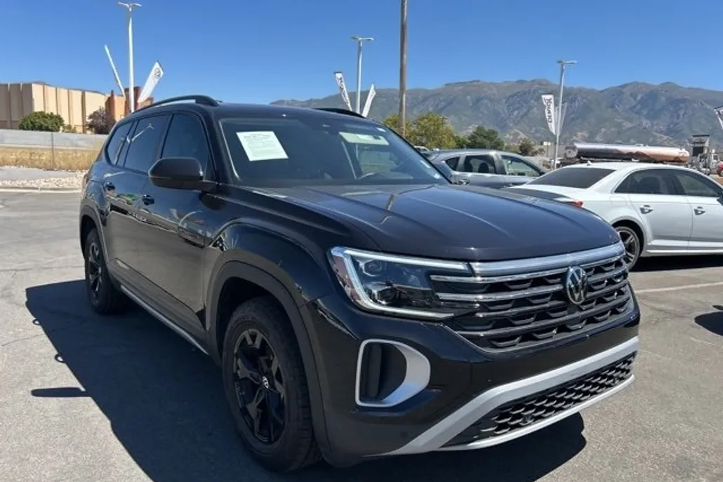 2024 Volkswagen Atlas Peak Edition SEL photo 1