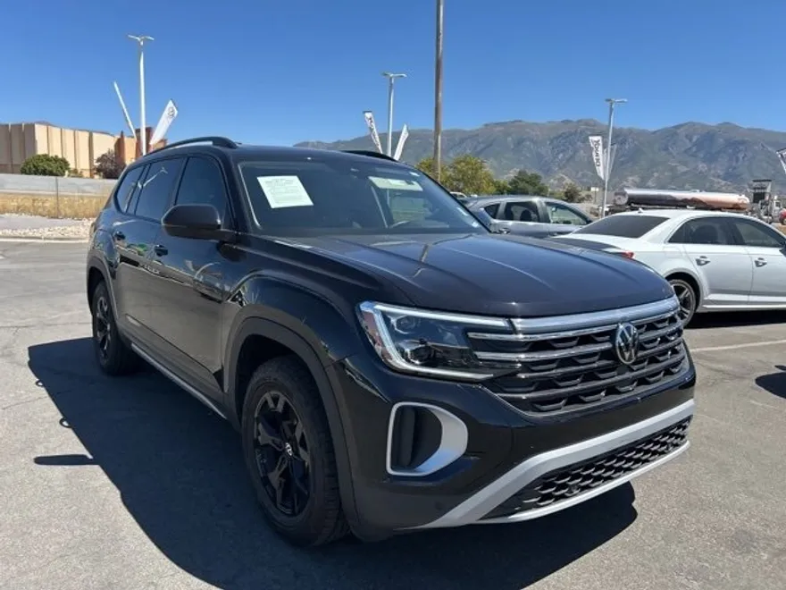 2024 Volkswagen Atlas Peak Edition SEL photo 1