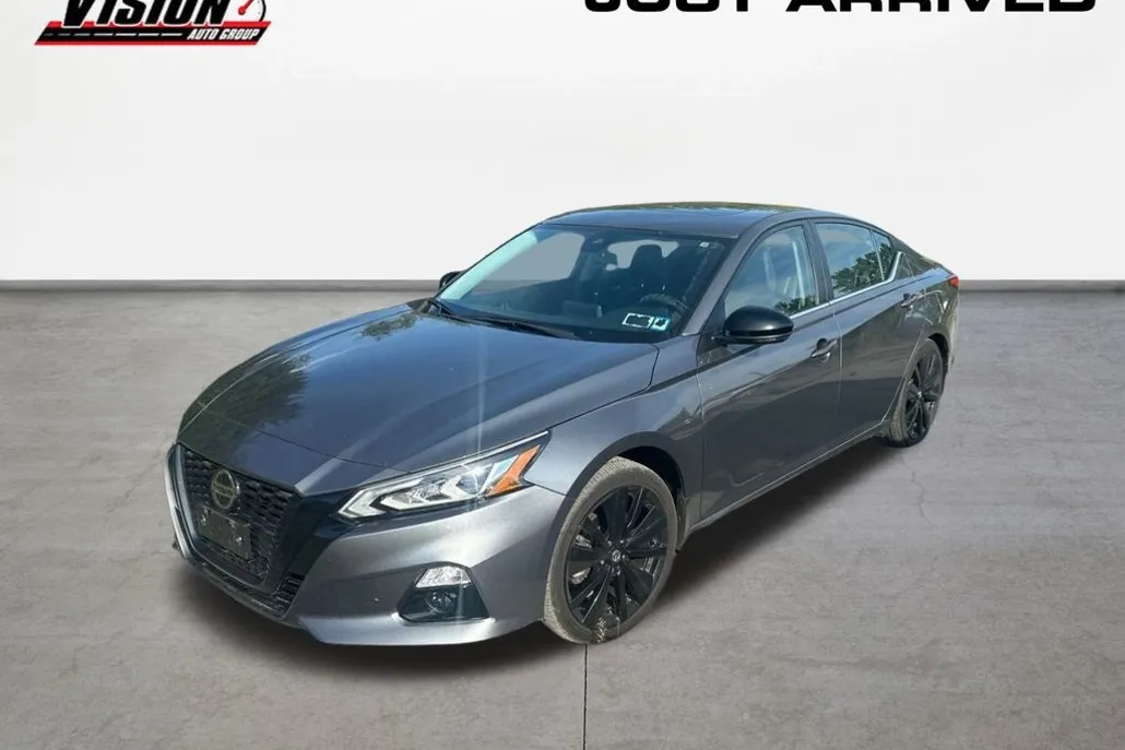 2022 Nissan Altima 2.5 SR photo 1