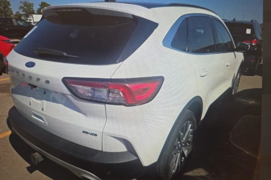 2022 Ford Escape Titanium photo 1