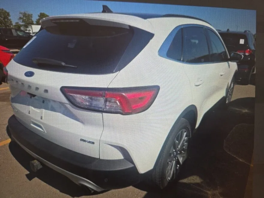 2022 Ford Escape Titanium photo 1