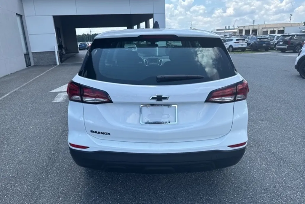 2024 Chevrolet Equinox LS photo 1