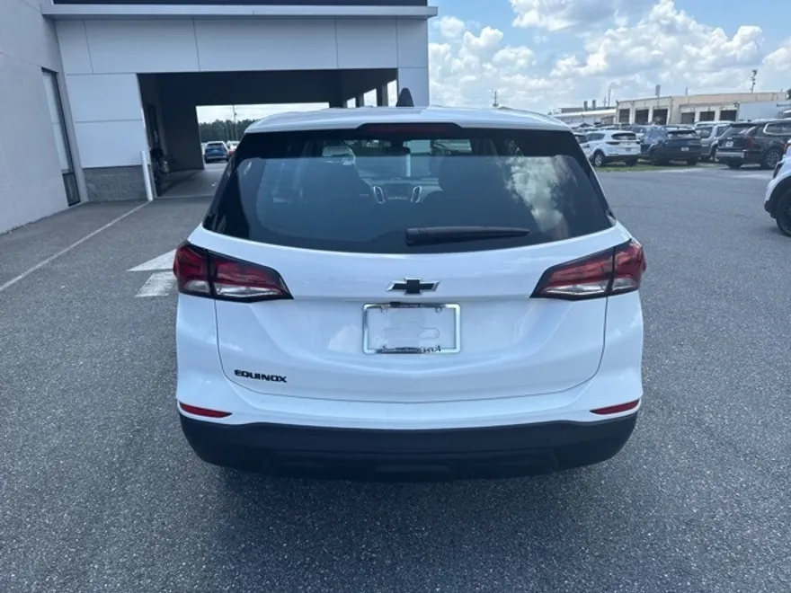 2024 Chevrolet Equinox LS photo 1