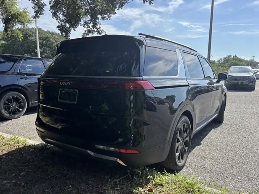 2023 Kia Carnival SX Prestige photo 1