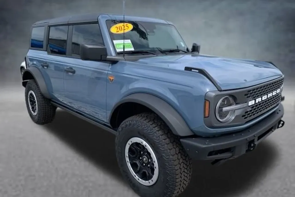2025 Ford Bronco Badlands photo 1
