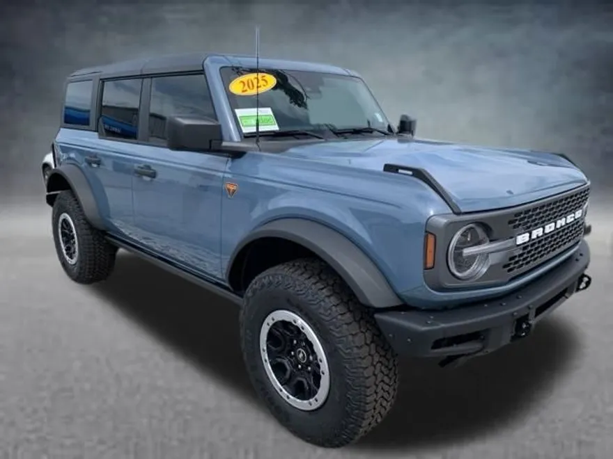 2025 Ford Bronco Badlands photo 1