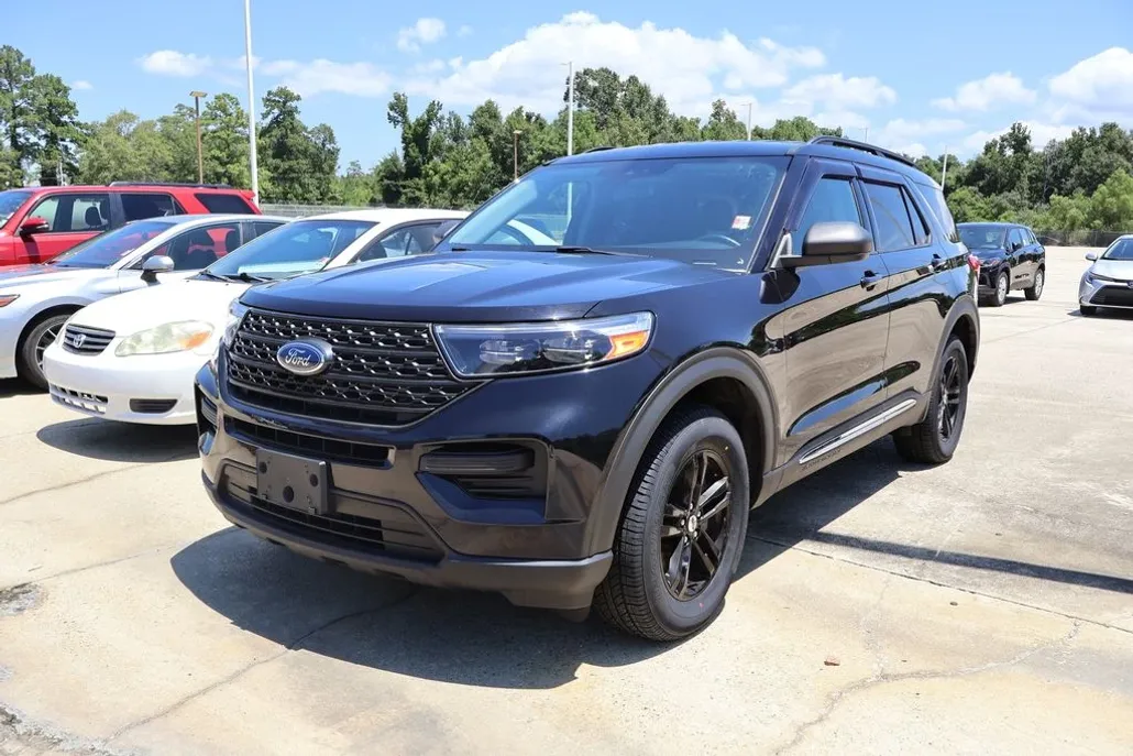 2022 Ford Explorer XLT photo 1