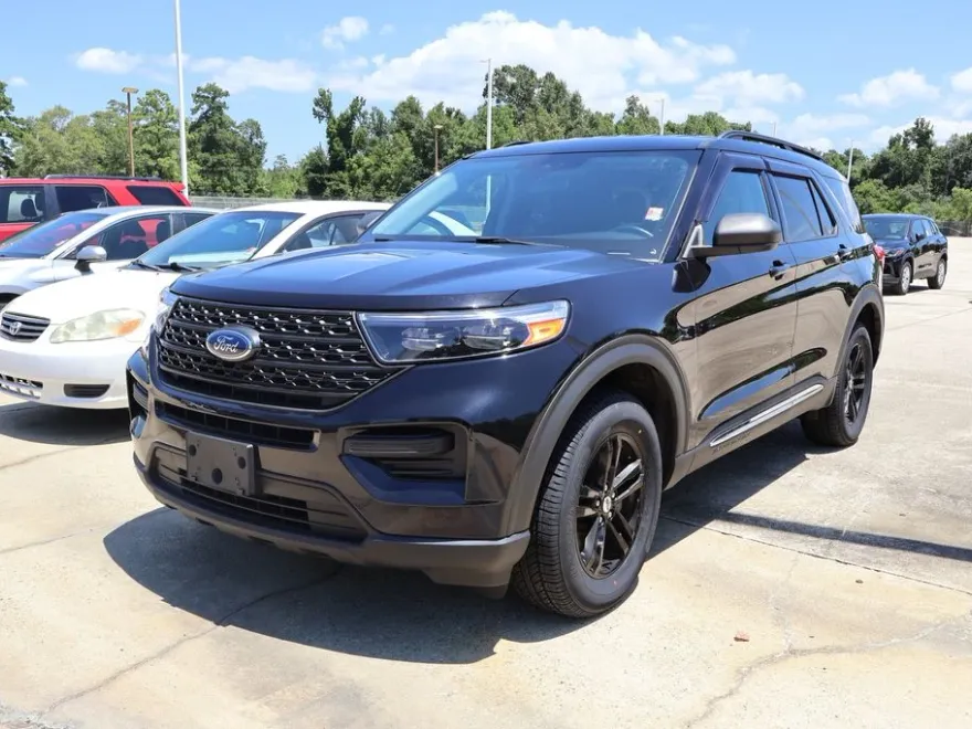 2022 Ford Explorer XLT photo 1