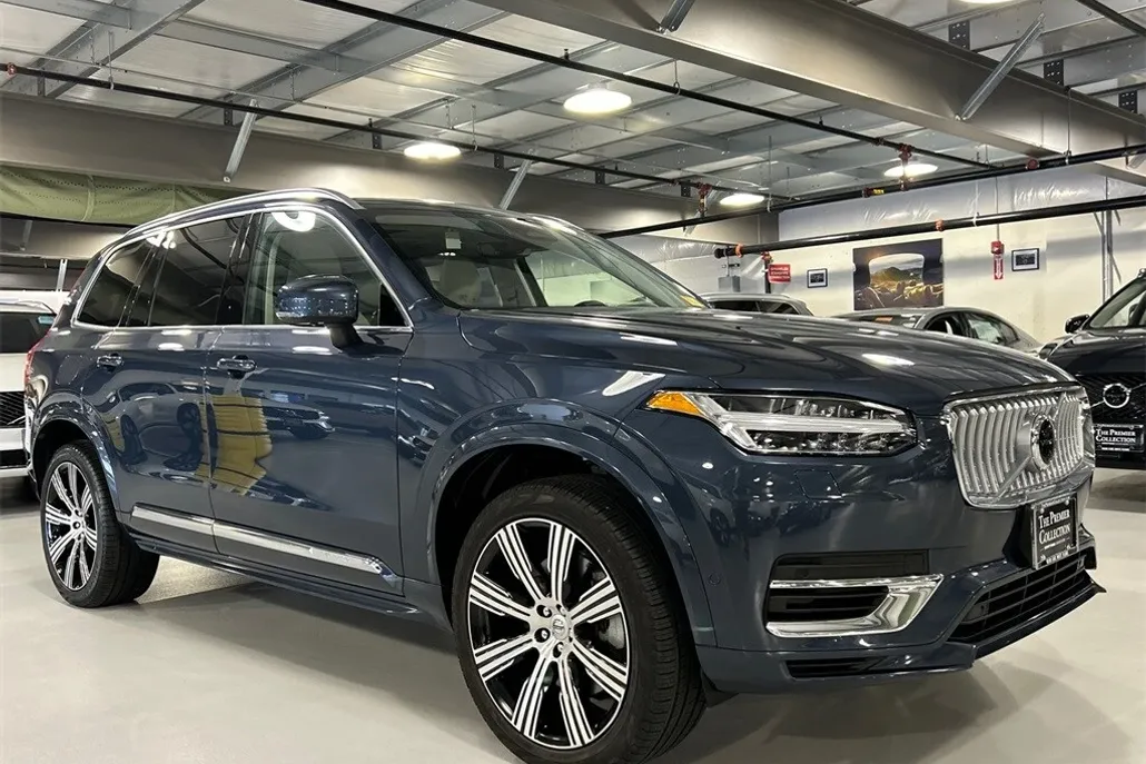 2024 Volvo XC90 T8 Ultimate photo 1