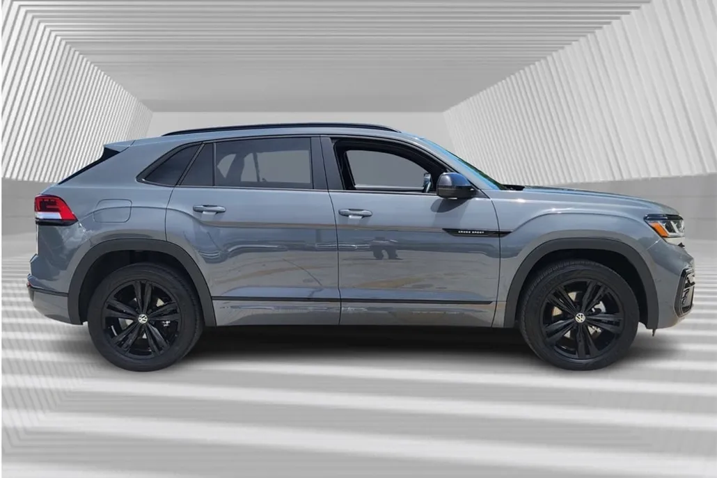 2023 Volkswagen Atlas Cross Sport V6 SEL R-Line photo 1