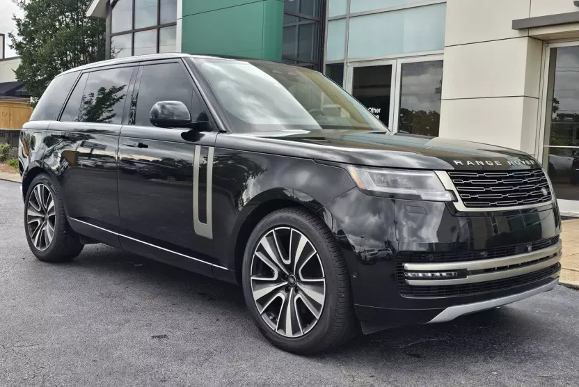 2024 Land Rover Range Rover SE photo 1