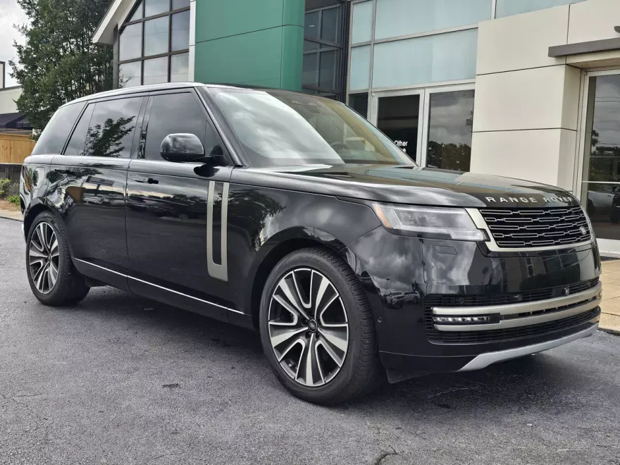 2024 Land Rover Range Rover SE photo 1