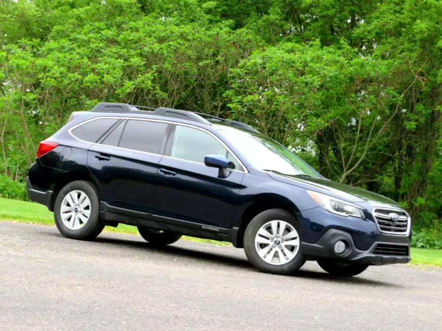2018 Subaru Outback 2.5i Premium photo 1