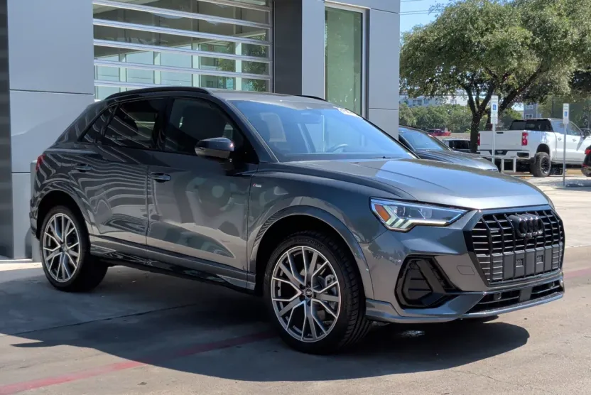 2025 Audi Q3 S line Premium Plus photo 1