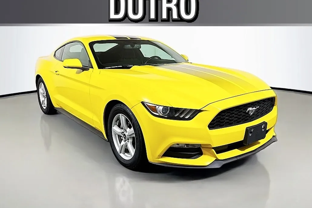 2017 Ford Mustang V6 photo 1