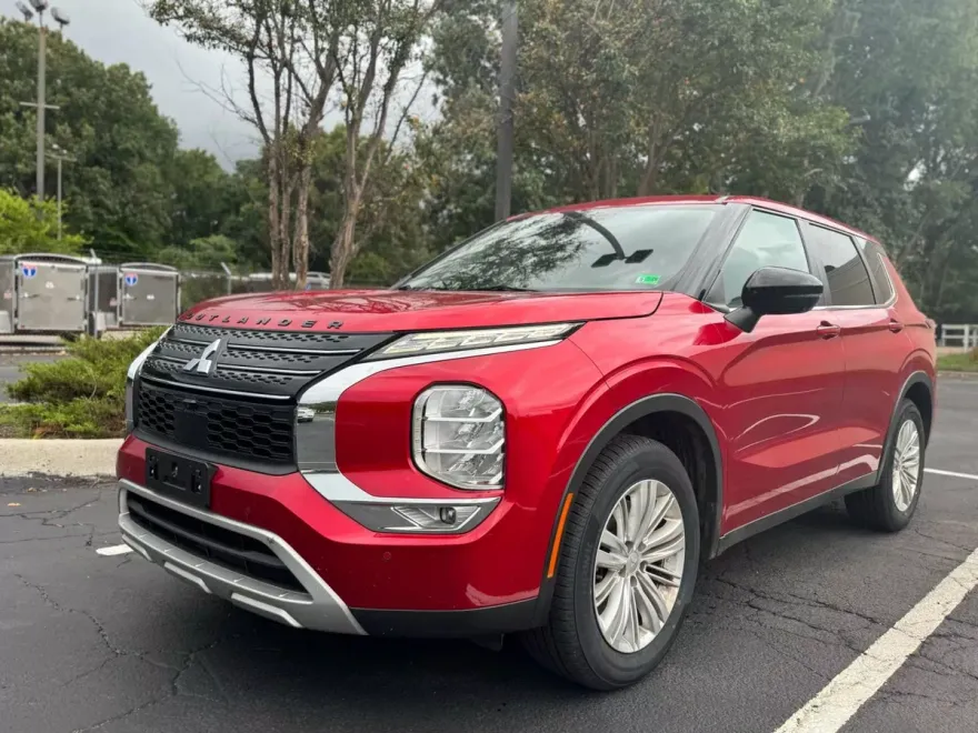 2022 Mitsubishi Outlander SE photo 1