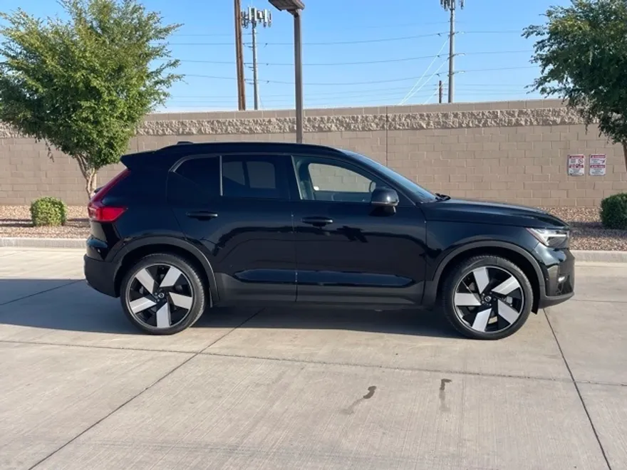 2023 Volvo XC40 Ultimate photo 1