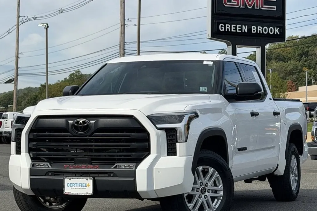 2023 Toyota Tundra SR5 photo 1