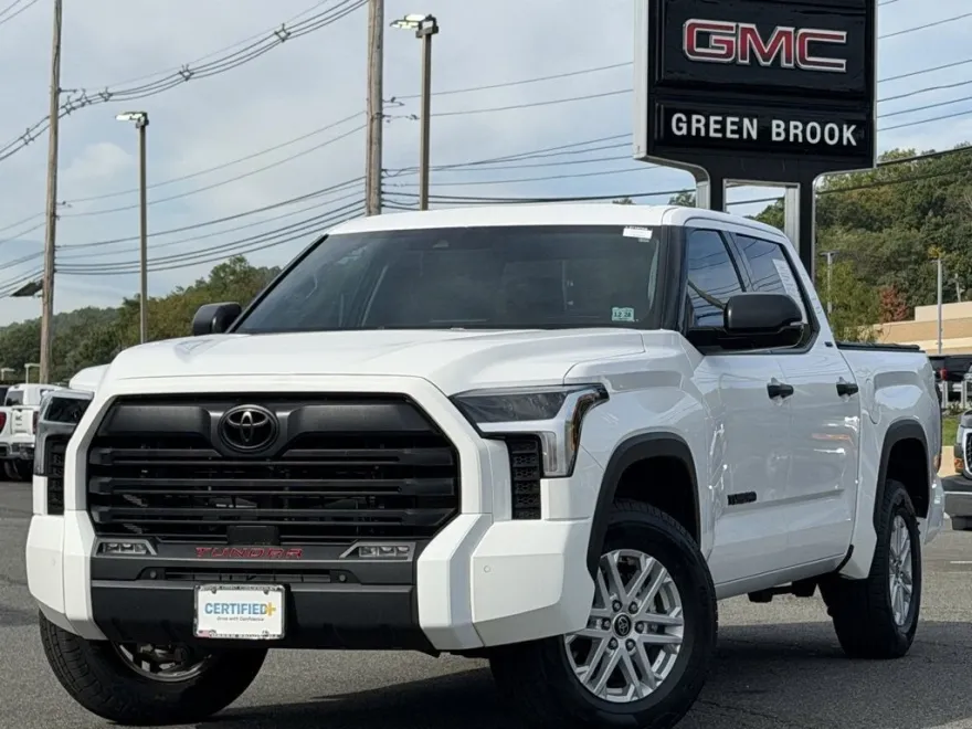 2023 Toyota Tundra SR5 photo 1