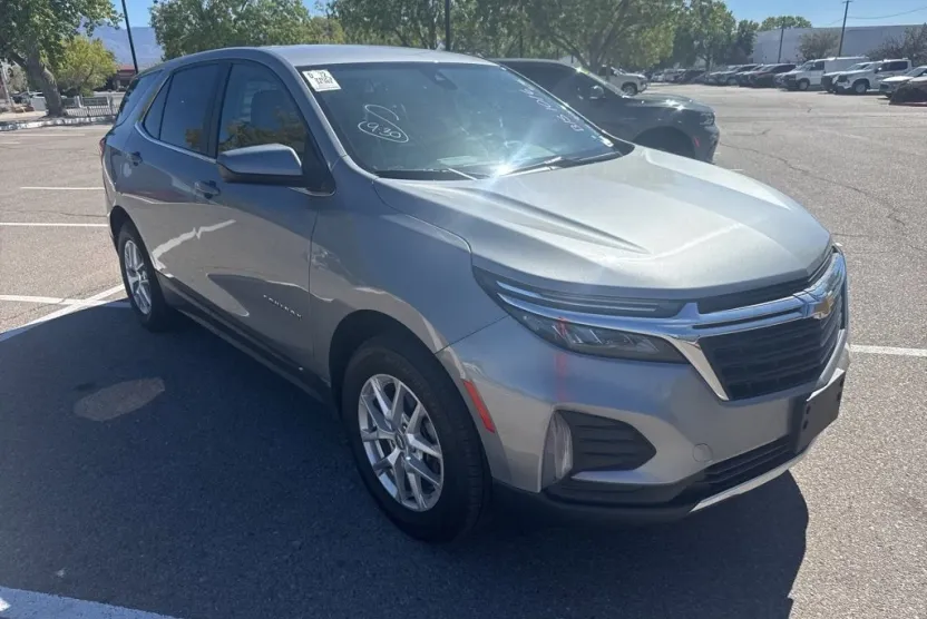 2023 Chevrolet Equinox LT photo 1