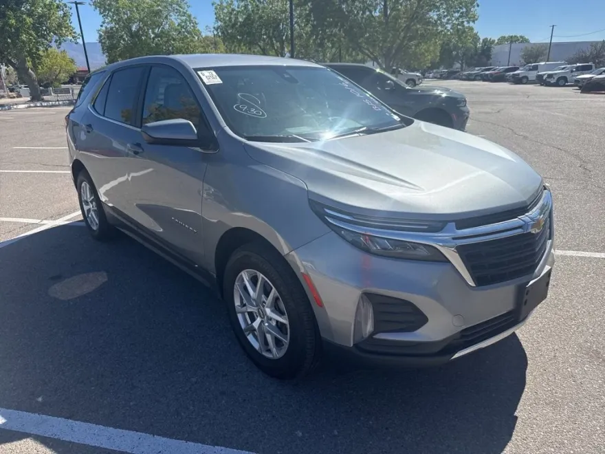 2023 Chevrolet Equinox LT photo 1