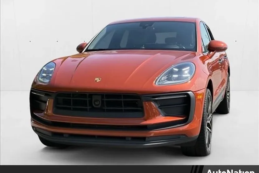 2023 Porsche Macan T photo 1