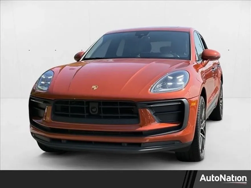2023 Porsche Macan T photo 1