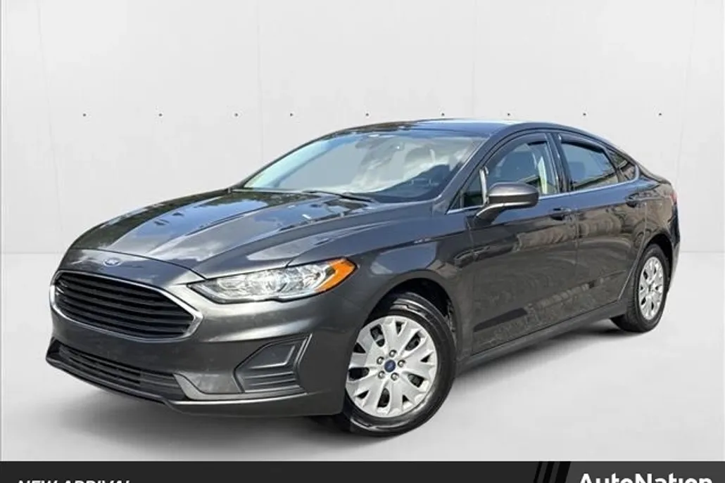 2020 Ford Fusion S photo 1