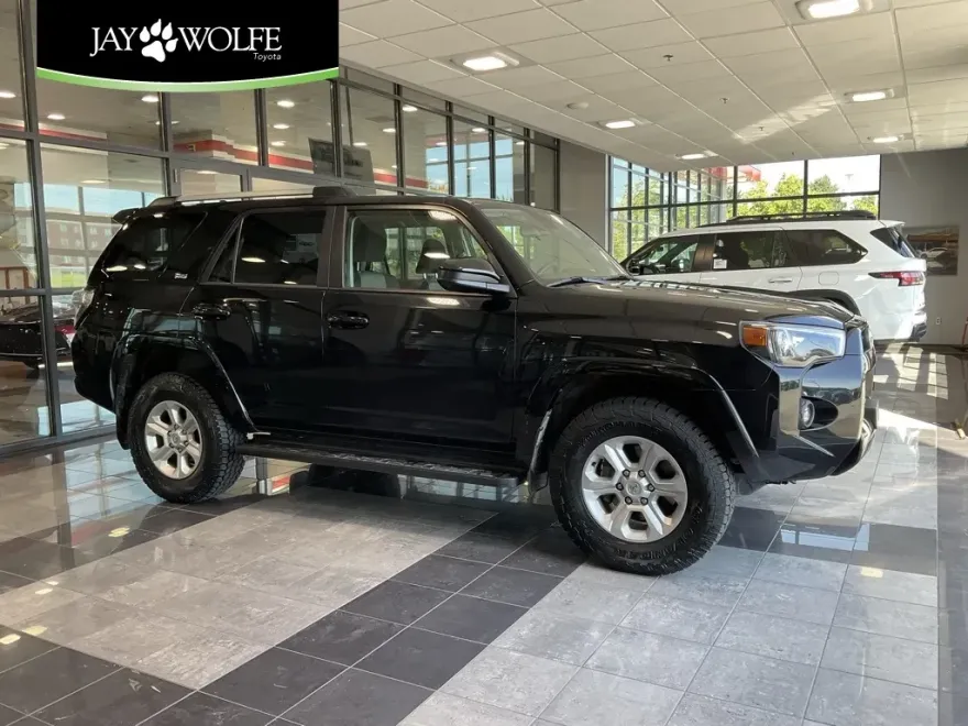 2024 Toyota 4Runner SR5 4WD photo 1