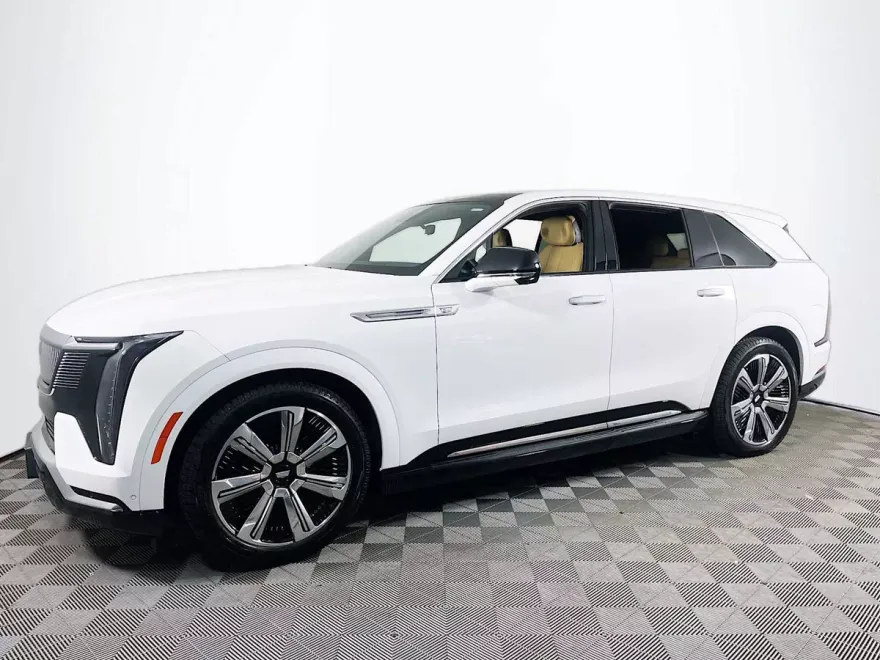 2025 Cadillac Escalade IQ Luxury photo 1