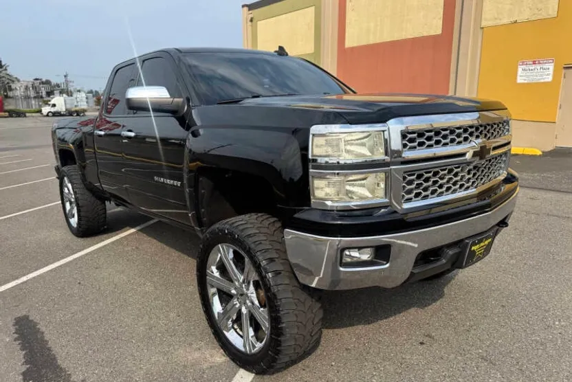 2015 Chevrolet Silverado 1500 LT photo 1