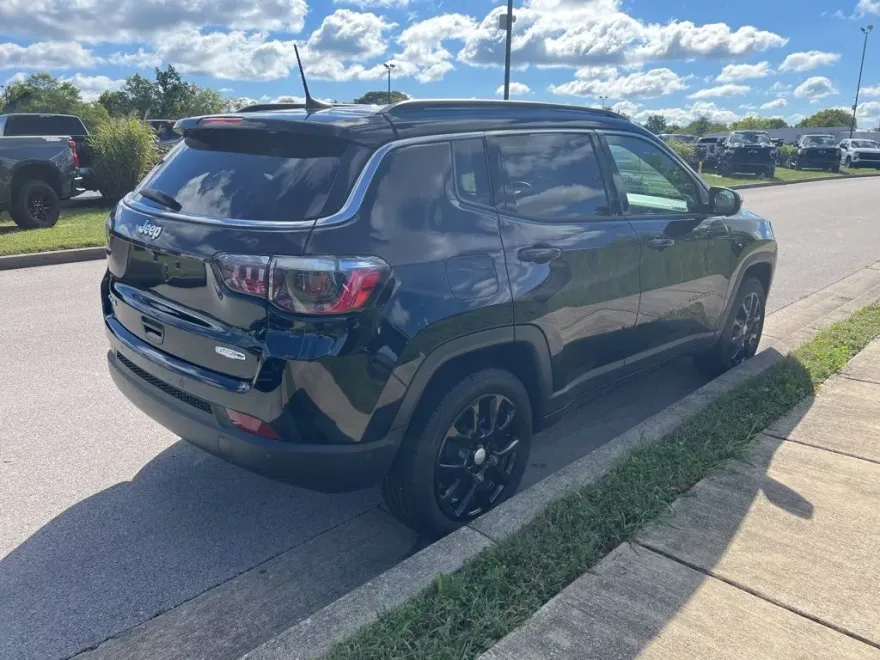 2023 Jeep Compass Latitude Lux photo 1
