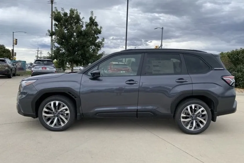 2025 Subaru Forester Touring photo 1